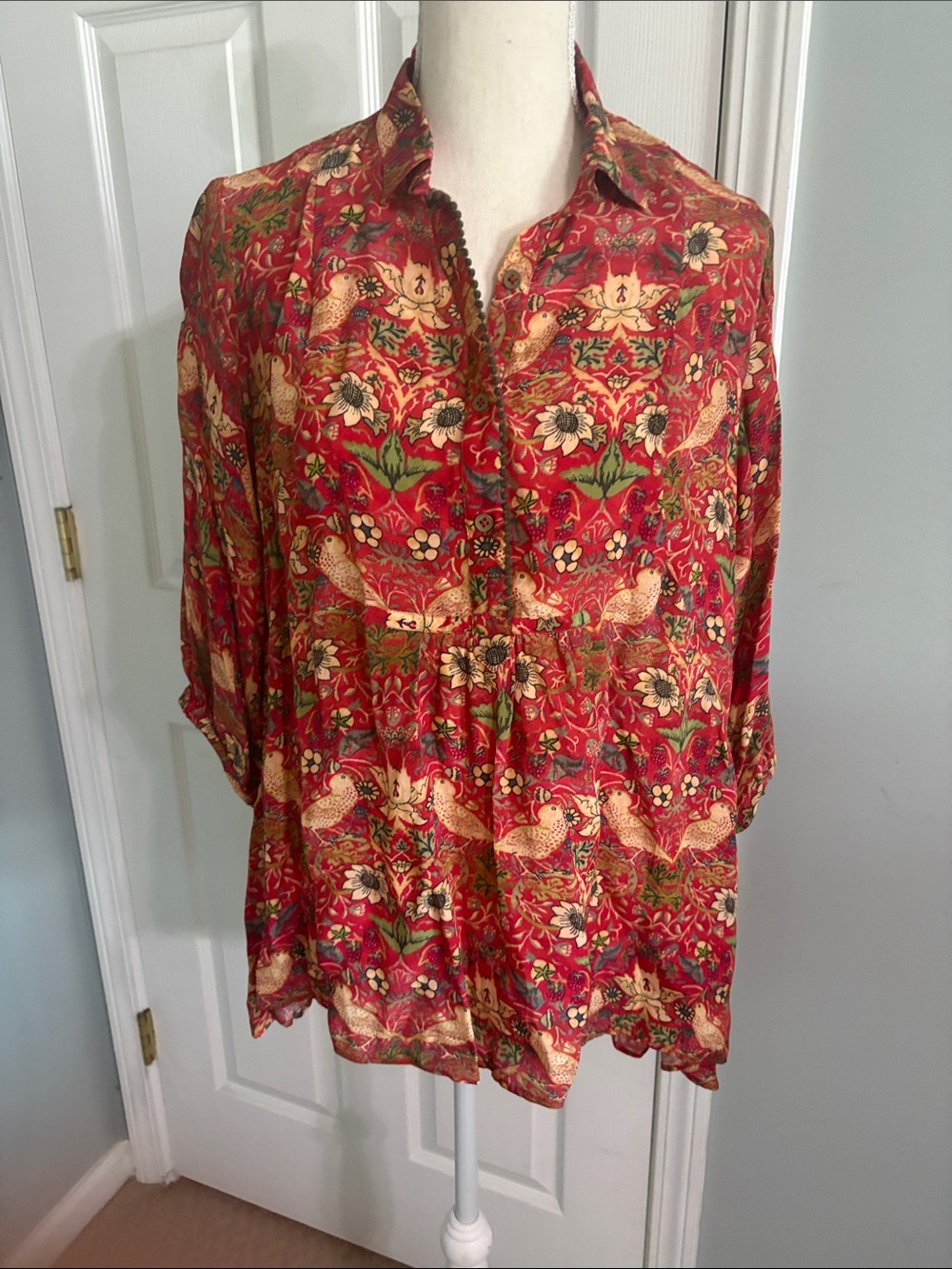 Women's Red Floral & Bird Print Button-Front Tunic